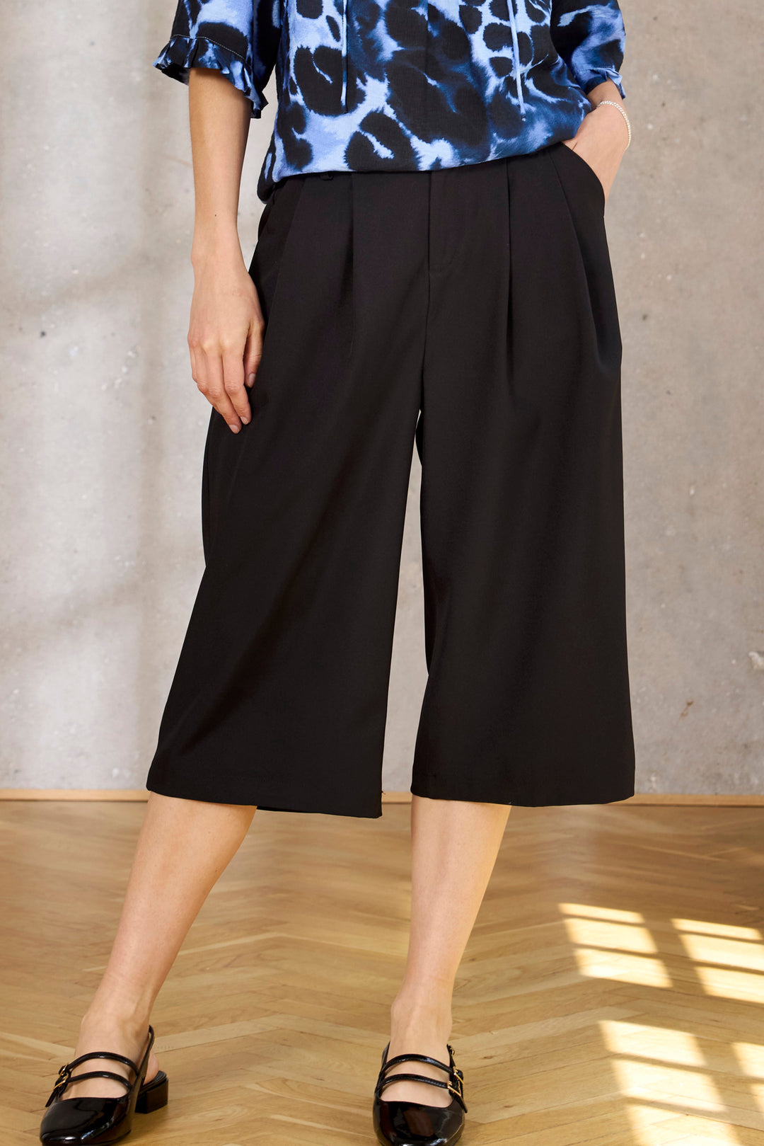 ZE - Dorika 083 - Bermuda shorts - Black